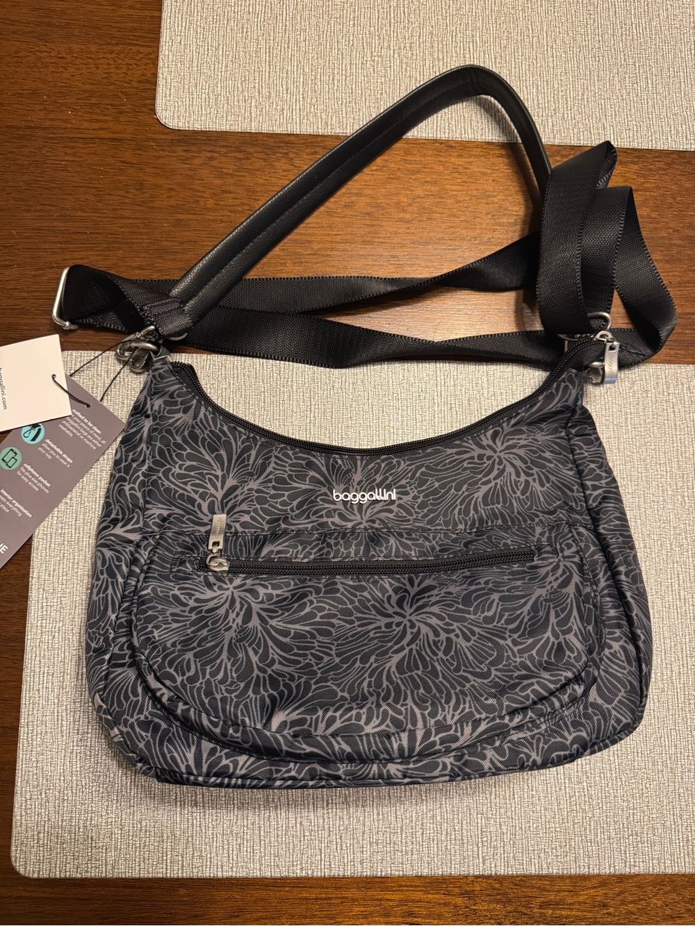 NWT Baggallini Modern pocket half moon crossbody in Midnight Blossom
